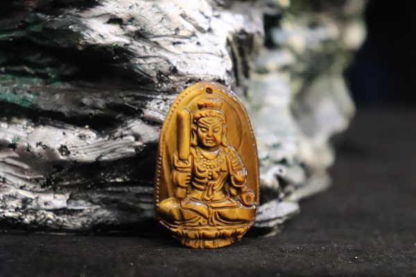 Phật Bản Mệnh (Tuổi Dậu) - Bất Động Minh Vương Đá Thạch Anh Mắt Hổ Vàng - BĐMH350