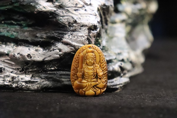 Phật Bản Mệnh (Tuổi Dậu) - Bất Động Minh Vương Đá Thạch Anh Mắt Hổ Vàng - BĐMH250